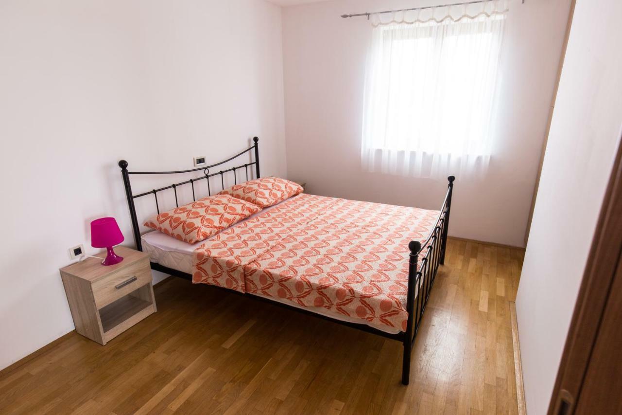 Simonetti Apartments Malinska Buitenkant foto