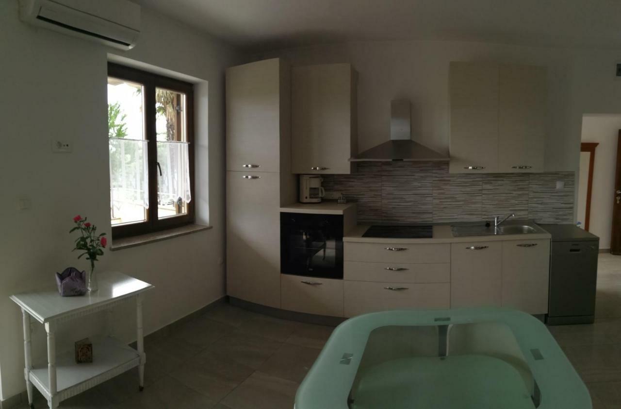 Simonetti Apartments Malinska Buitenkant foto